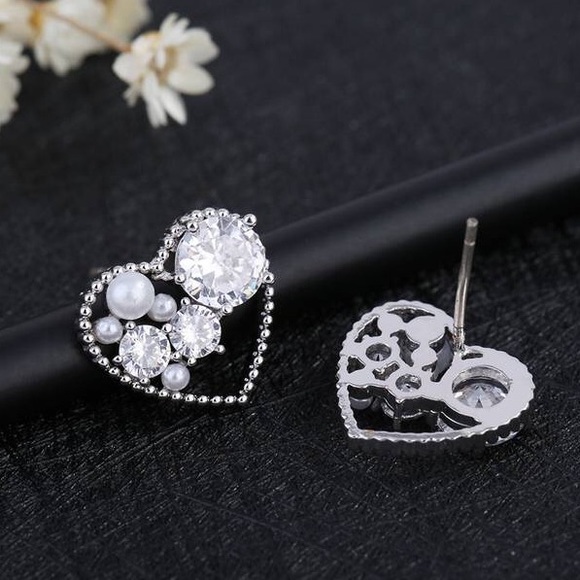 Silver Heart Diamond & Pearl Cluster Stud Earrings - Picture 3 of 5